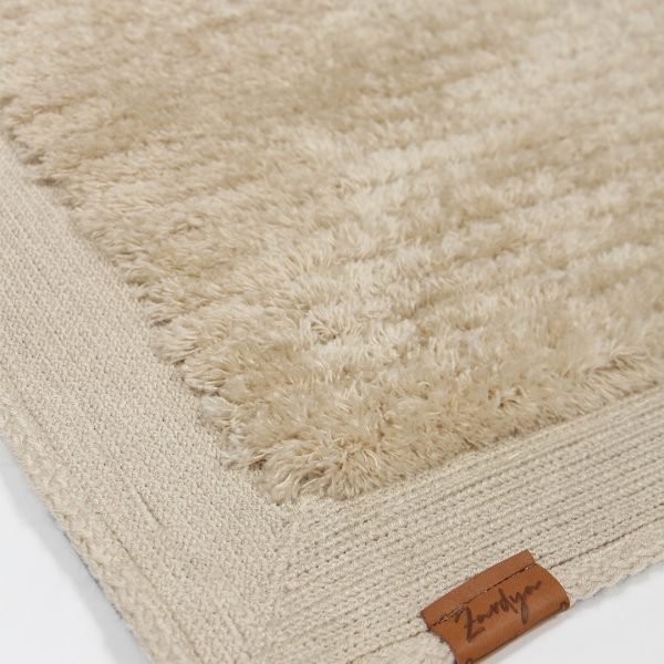 Prestige beige détail sur fond blanc