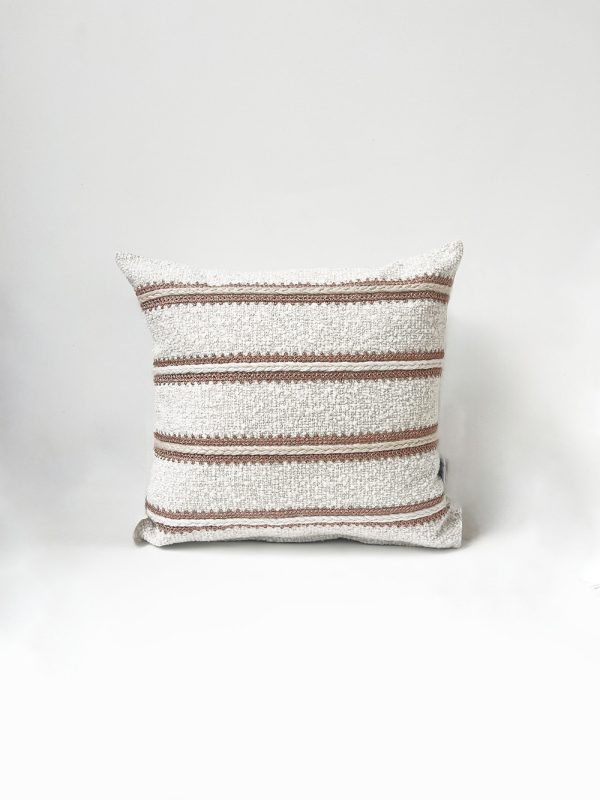 Coussin cuvana sur fond blanc modif
