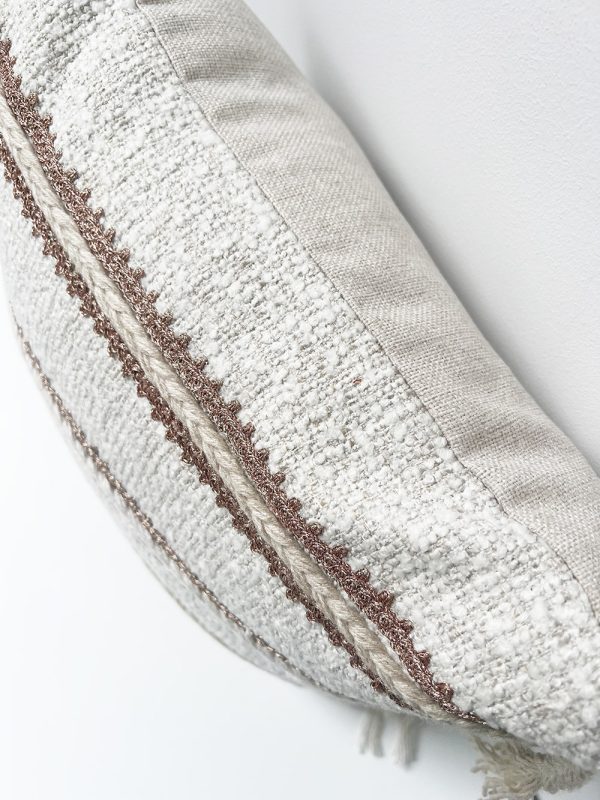 détail coussin cuvana sur fond blanc