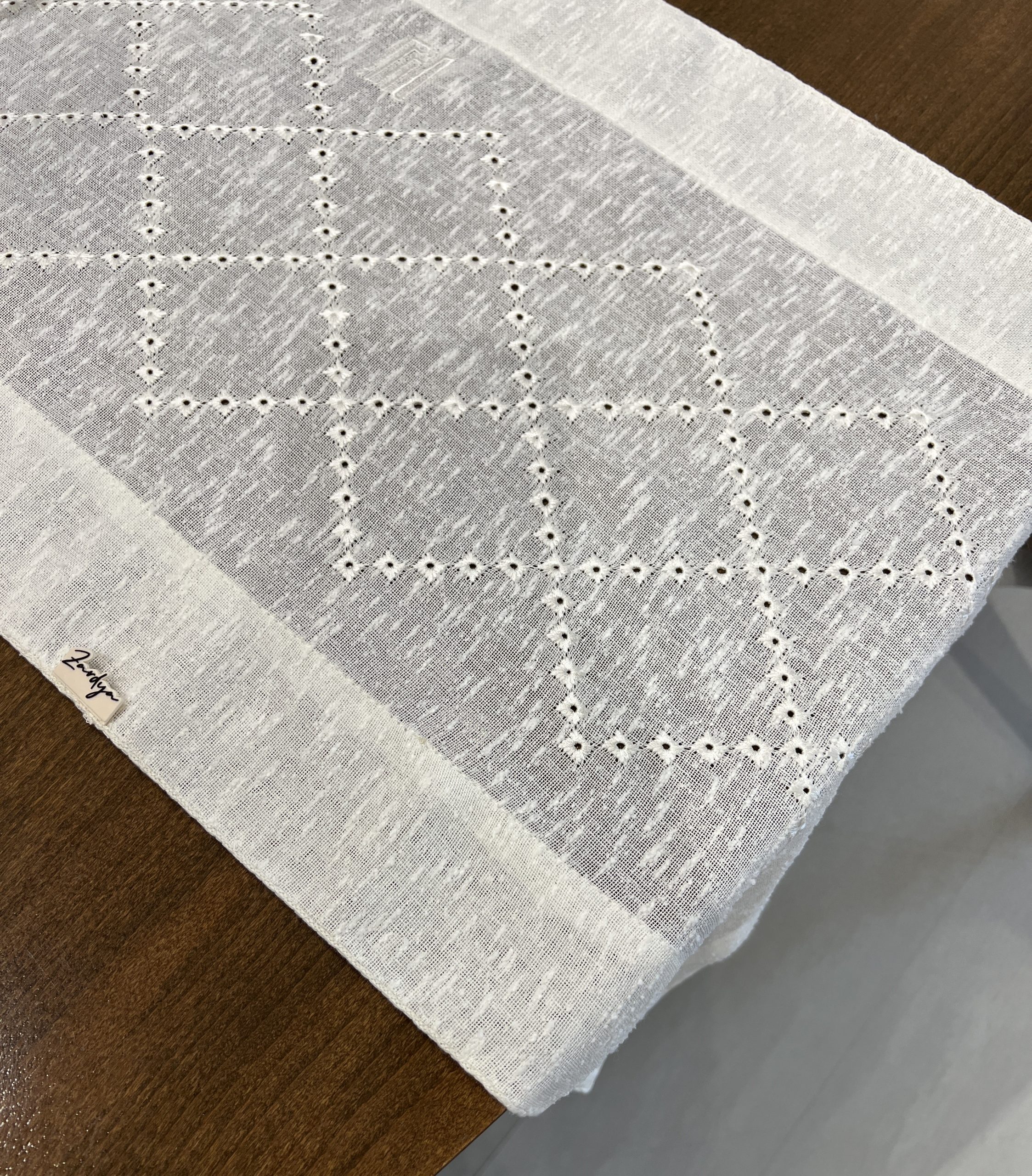 chemin lazura blanc détail sur table basse